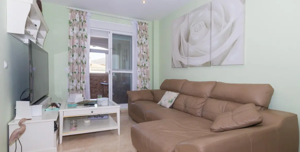 Sale of middle floor apartment in Estepona 5