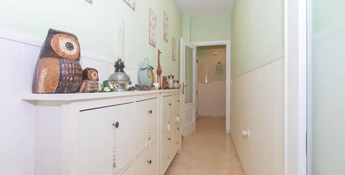 Sale of middle floor apartment in Estepona 12