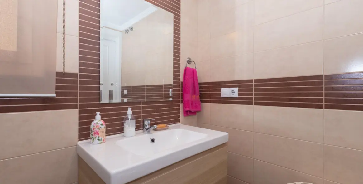 Sale of middle floor apartment in Estepona 14