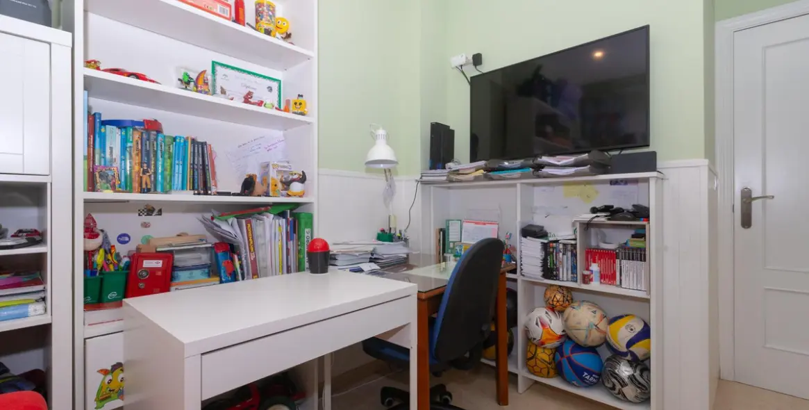 Sale of middle floor apartment in Estepona 17