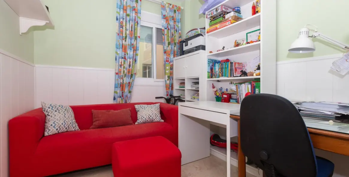 Sale of middle floor apartment in Estepona 18