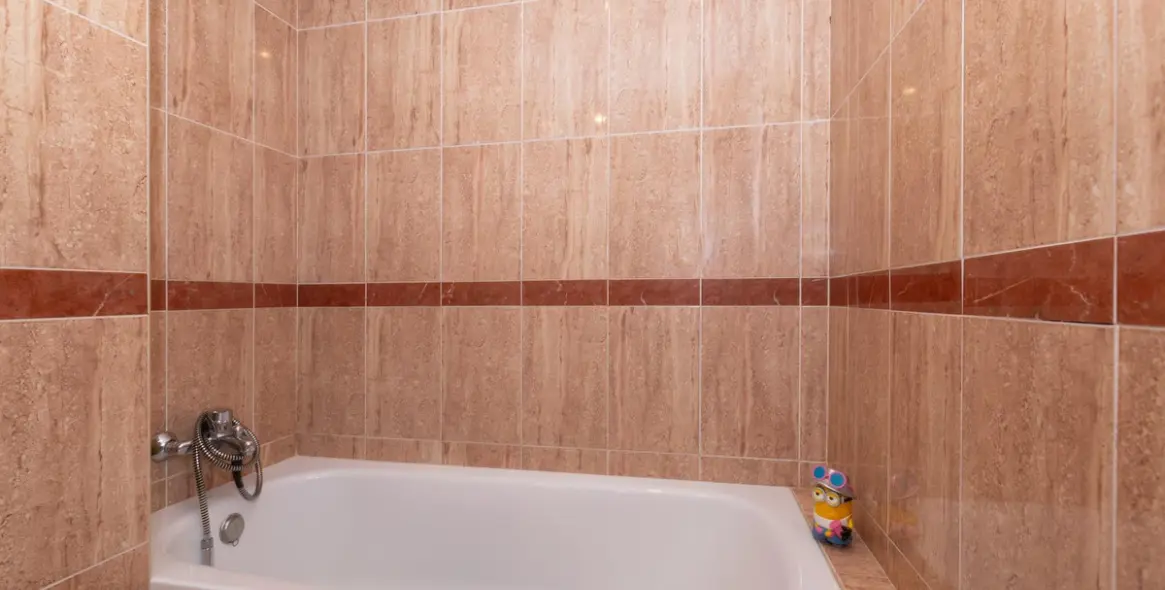 Sale of middle floor apartment in Estepona 19