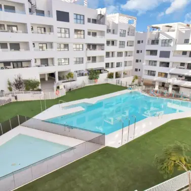 Venta de apartamento en planta media en Estepona
