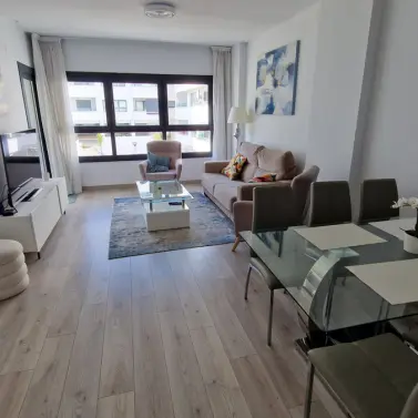 Venta de apartamento en planta media en Estepona