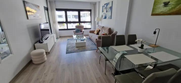 Venta de apartamento en planta media en Estepona 3