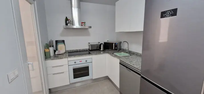 Venta de apartamento en planta media en Estepona 4