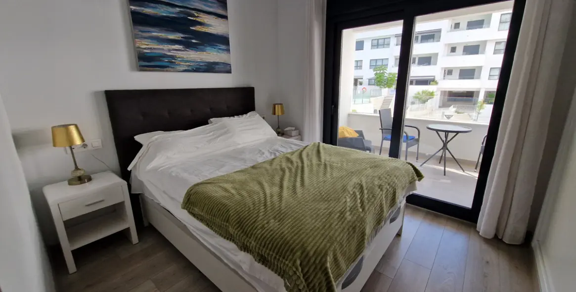 Sale of middle floor apartment in Estepona 10