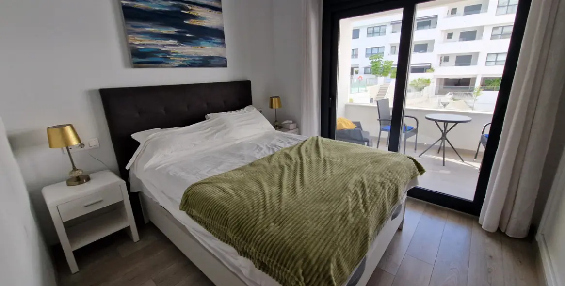 Sale of middle floor apartment in Estepona 11