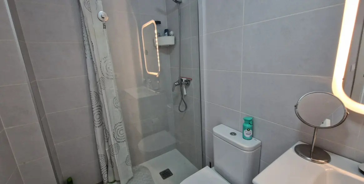 Sale of middle floor apartment in Estepona 13