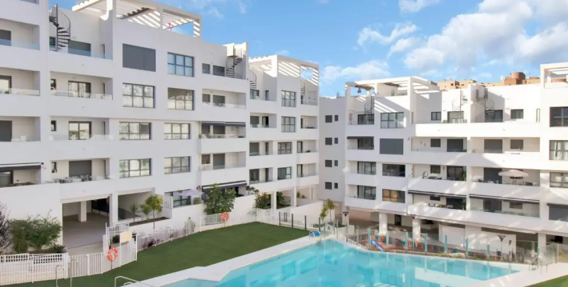 Sale of middle floor apartment in Estepona 16