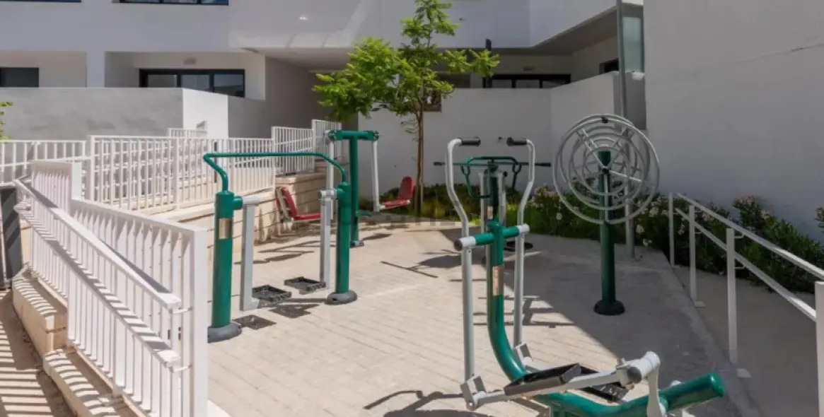 Sale of middle floor apartment in Estepona 18