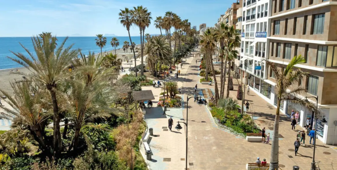 Sale of middle floor apartment in Estepona 19