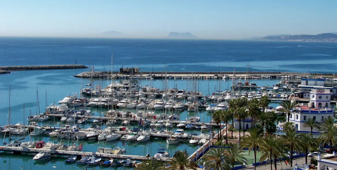 Sale of middle floor apartment in Estepona 20