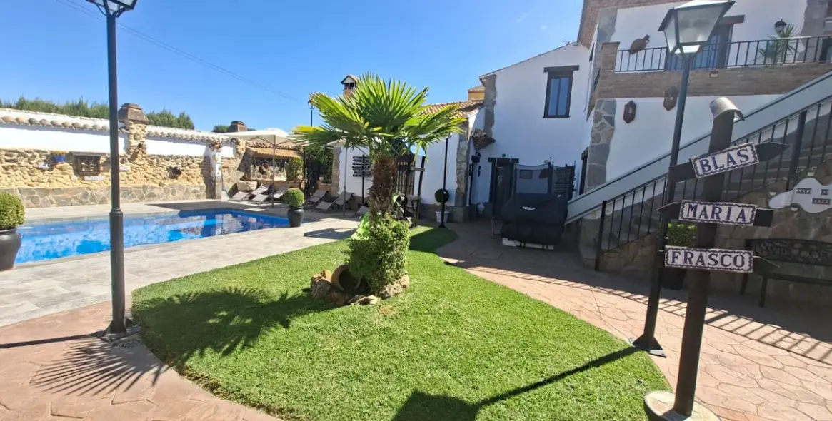 Sale of detached villa in Arriate 33