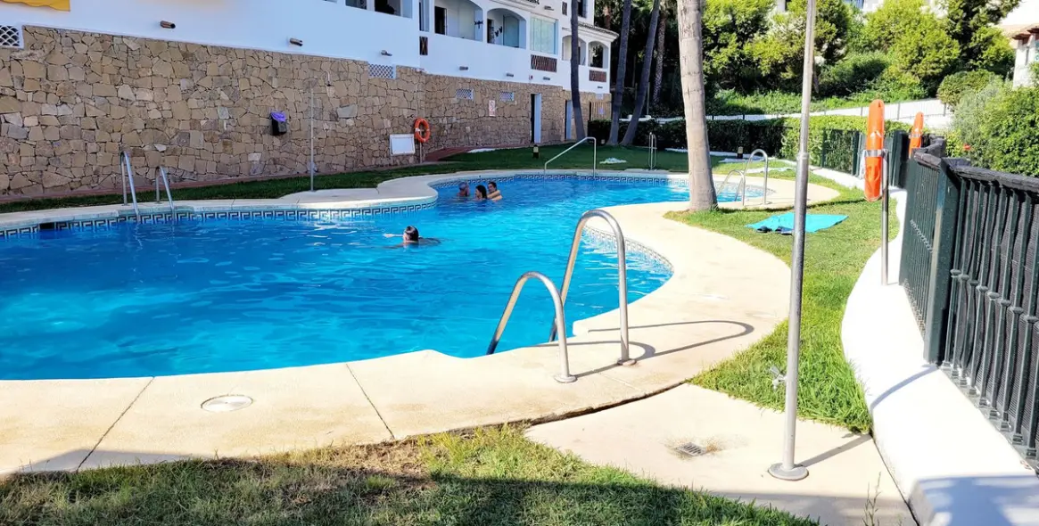 Venta de apartamento en planta baja en Torrequebrada 25
