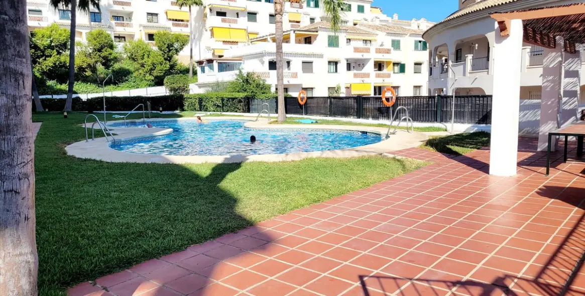 Venta de apartamento en planta baja en Torrequebrada 26