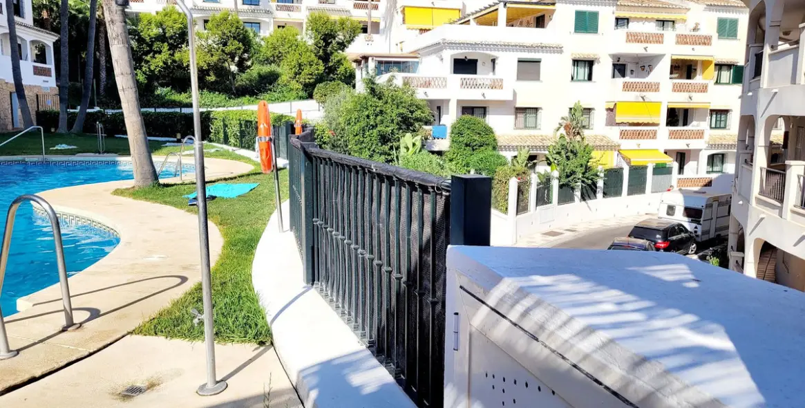 Venta de apartamento en planta baja en Torrequebrada 27