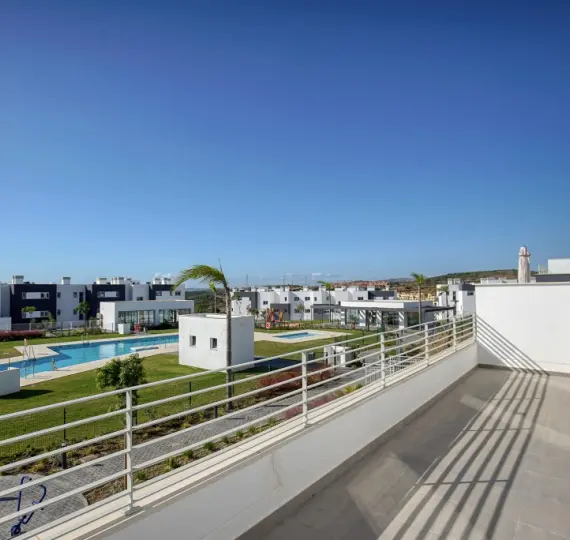 Sale of middle floor apartment in Estepona