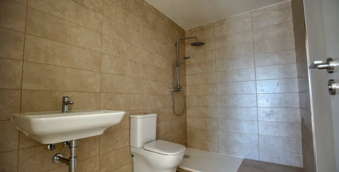 Sale of middle floor apartment in Estepona 5