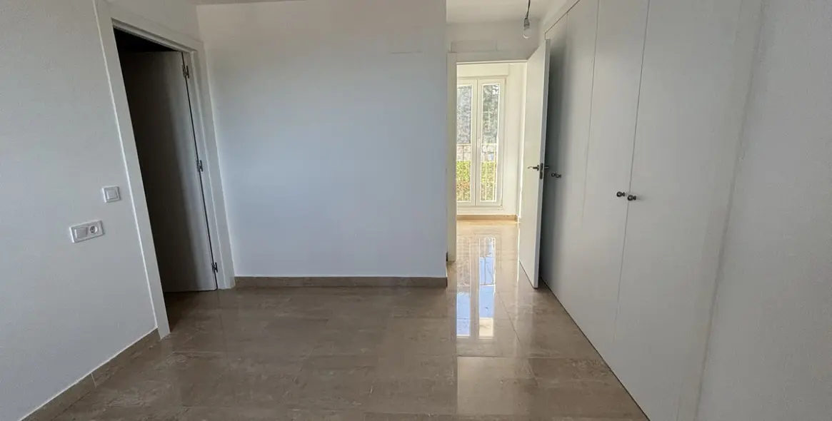 Sale of penthouse duplex in La Duquesa 2