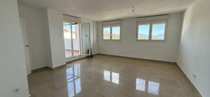 Sale of penthouse duplex in La Duquesa 2