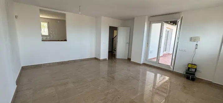 Sale of penthouse duplex in La Duquesa 3