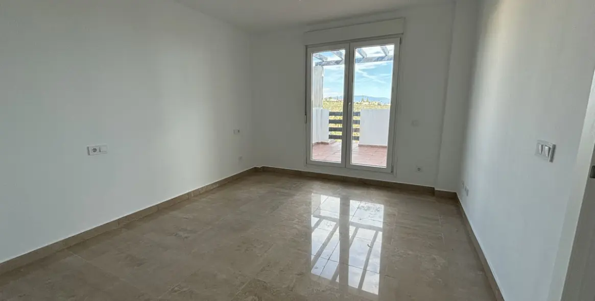 Sale of penthouse duplex in La Duquesa 8