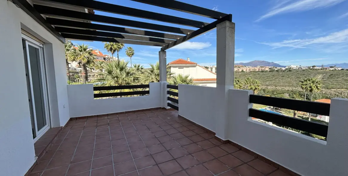 Sale of penthouse duplex in La Duquesa 10