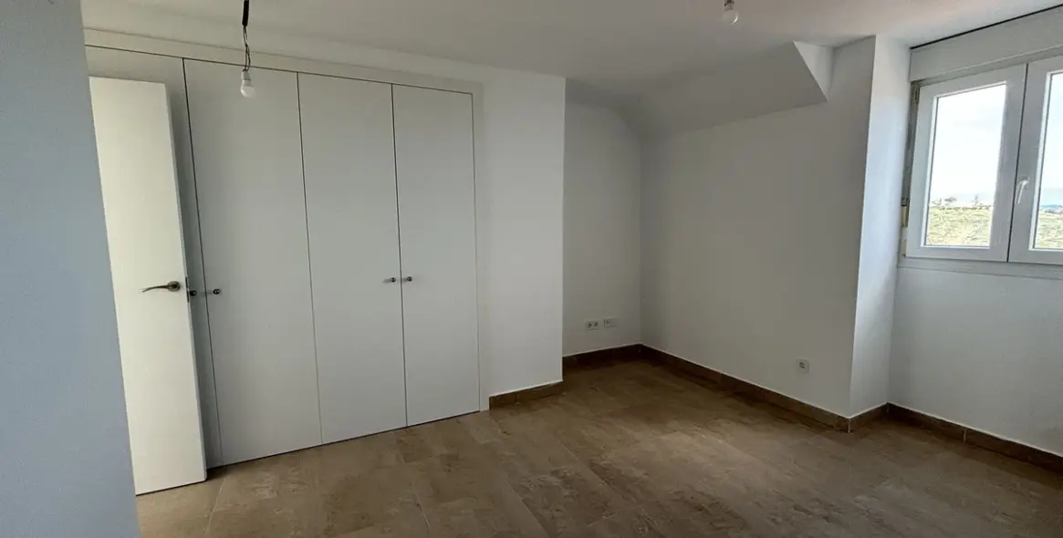 Sale of penthouse duplex in La Duquesa 14