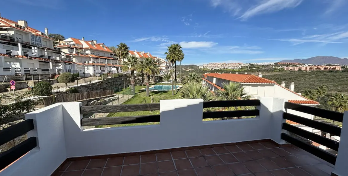 Sale of penthouse duplex in La Duquesa 15