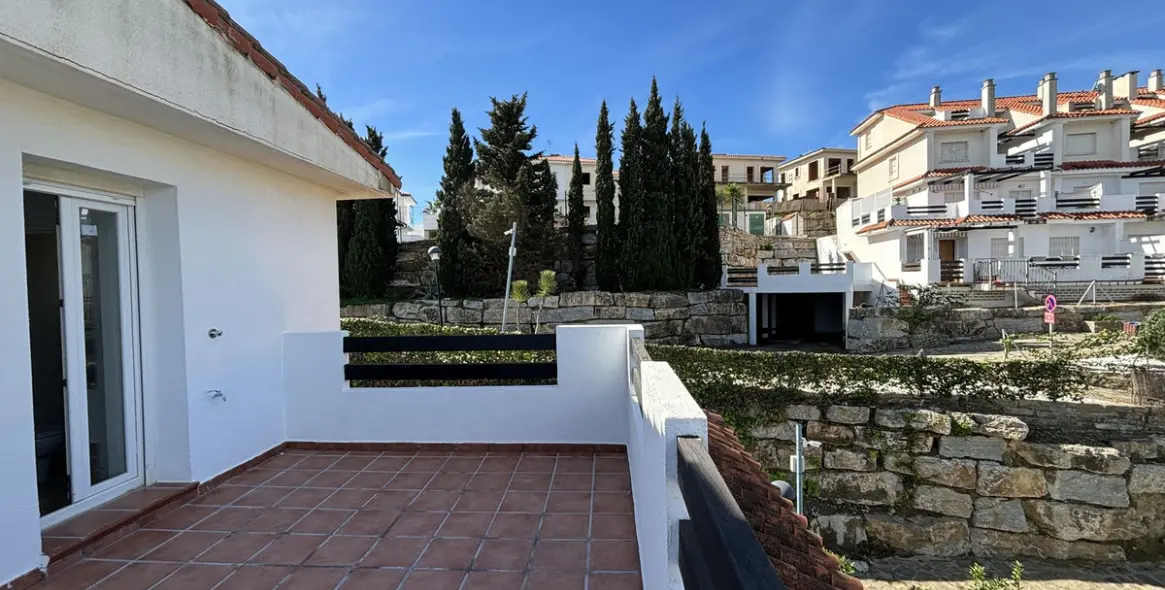 Sale of penthouse duplex in La Duquesa 19