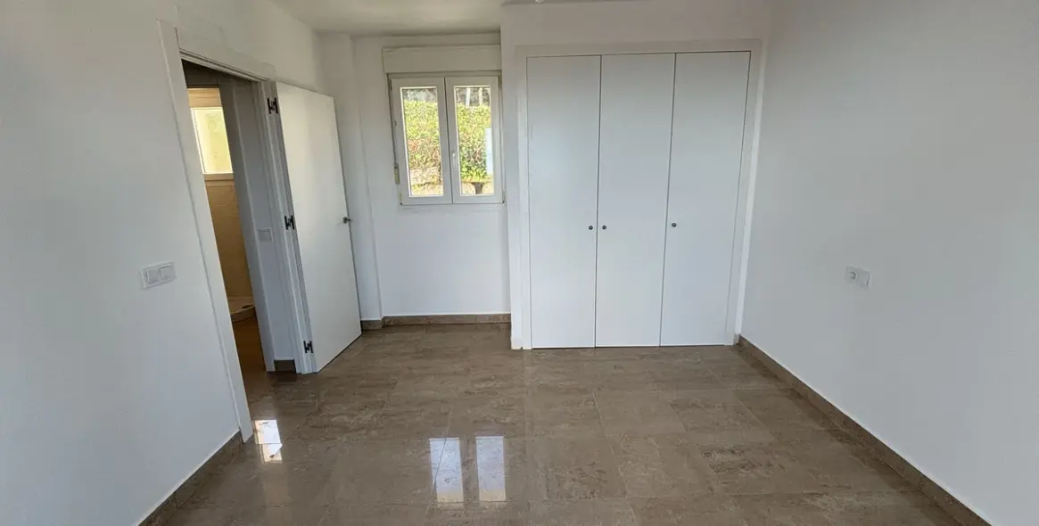 Sale of penthouse duplex in La Duquesa 23