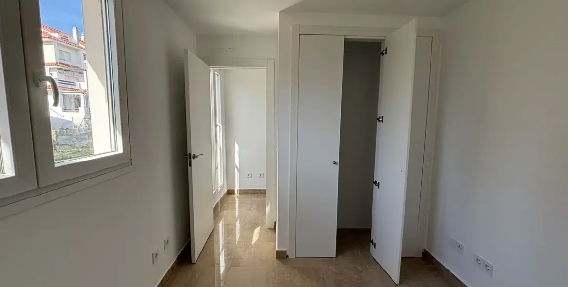 Sale of penthouse duplex in La Duquesa 25