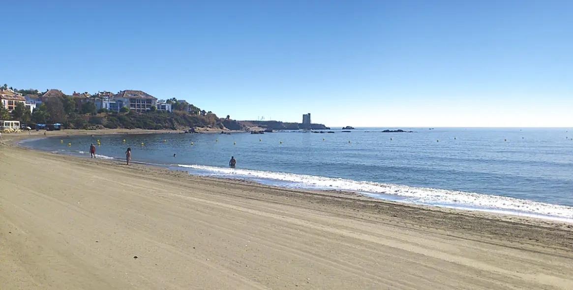 Sale of penthouse in Casares 16