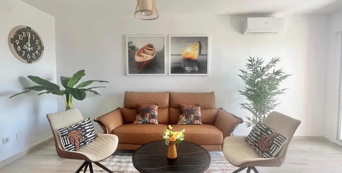 Sale of middle floor apartment in Calahonda 4