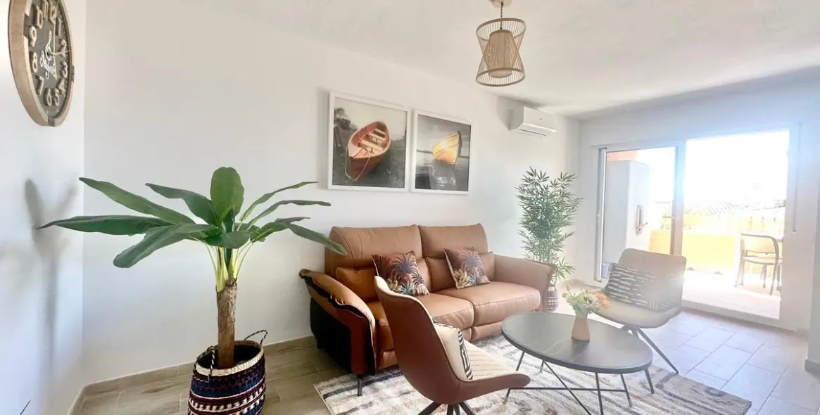 Sale of middle floor apartment in Calahonda 6