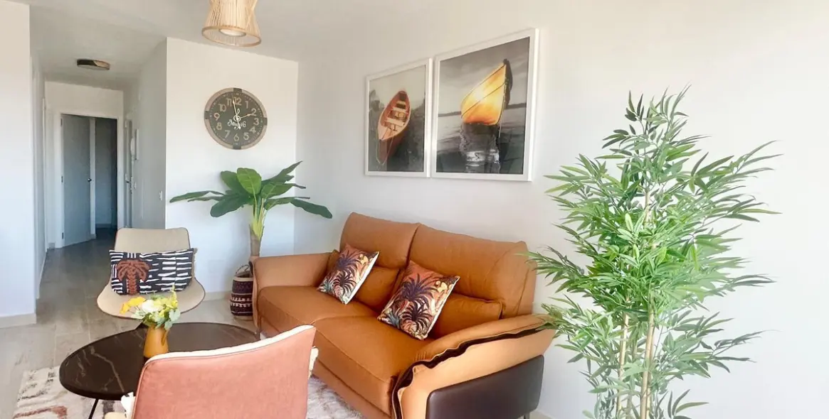 Sale of middle floor apartment in Calahonda 7