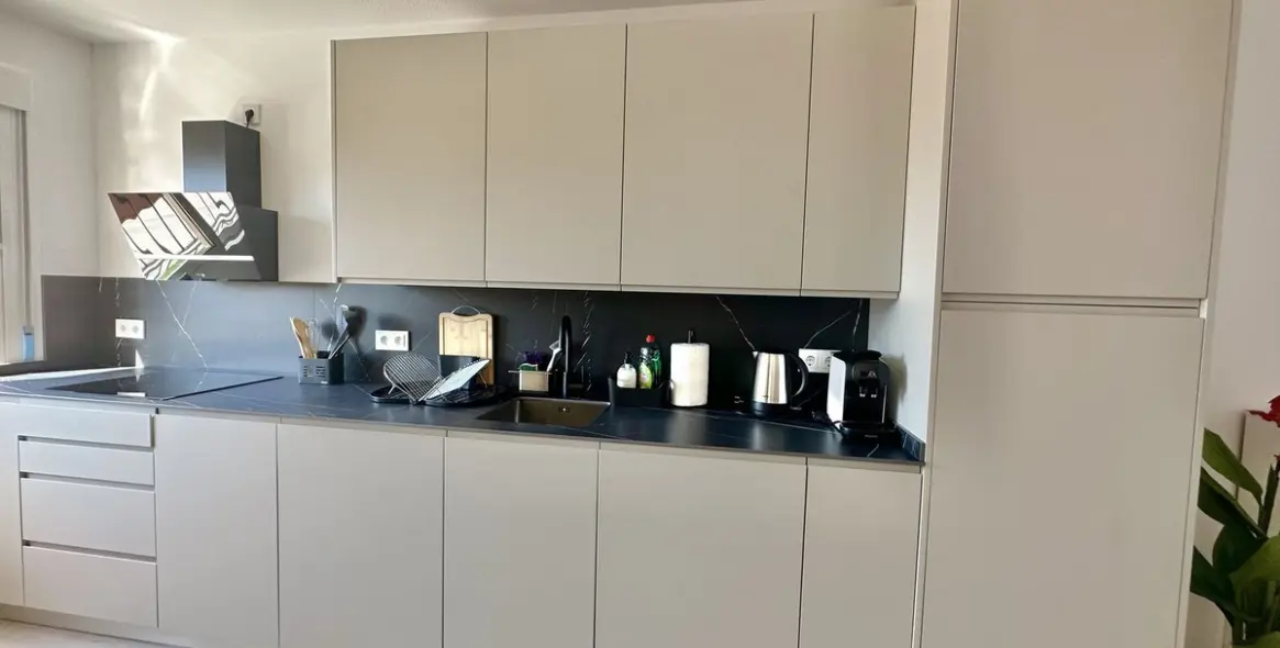 Sale of middle floor apartment in Calahonda 13