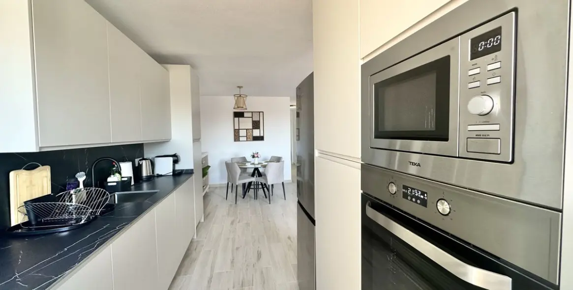 Sale of middle floor apartment in Calahonda 16