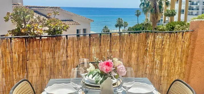 Sale of middle floor apartment in Calahonda 0