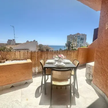 Sale of middle floor apartment in Calahonda