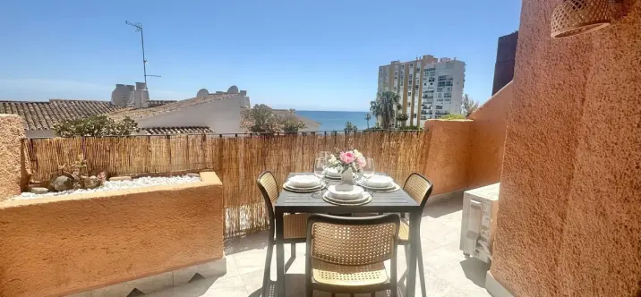 Sale of middle floor apartment in Calahonda 1