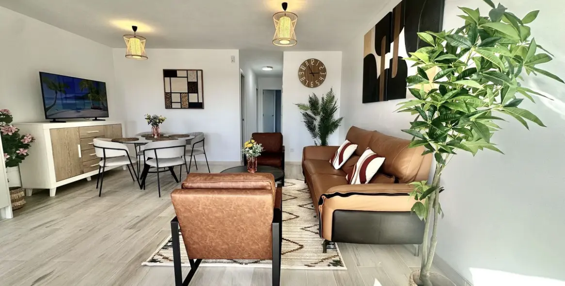 Sale of middle floor apartment in Calahonda 4