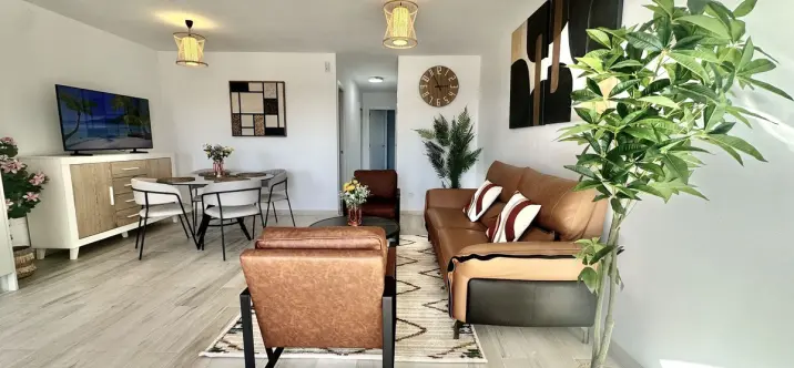 Sale of middle floor apartment in Calahonda 3