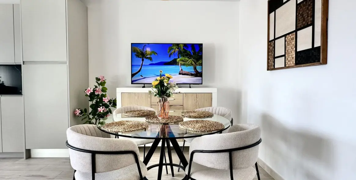 Sale of middle floor apartment in Calahonda 6