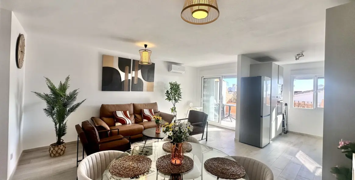 Sale of middle floor apartment in Calahonda 8