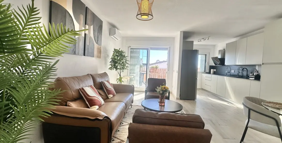 Sale of middle floor apartment in Calahonda 9