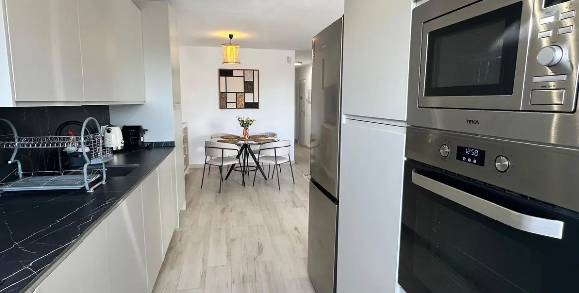 Sale of middle floor apartment in Calahonda 14