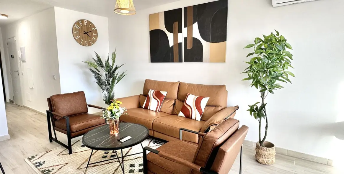 Sale of middle floor apartment in Calahonda 5