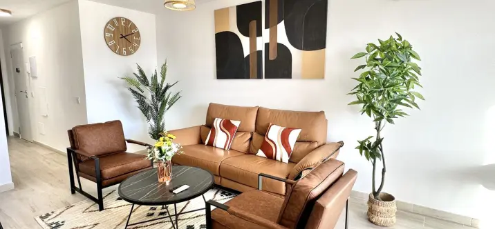 Sale of middle floor apartment in Calahonda 4